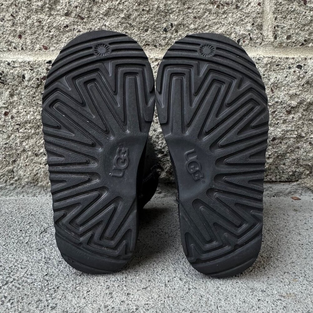 UGG AUSTRALIA Bailey Button II Boots Girls 12 Black Shearling Toddler Girl Boot - Picture 7 of 10